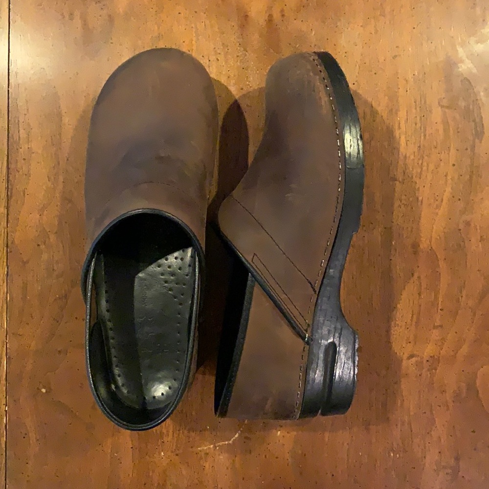 42 Narrow EUC Dansko Clogs Oiled Leather